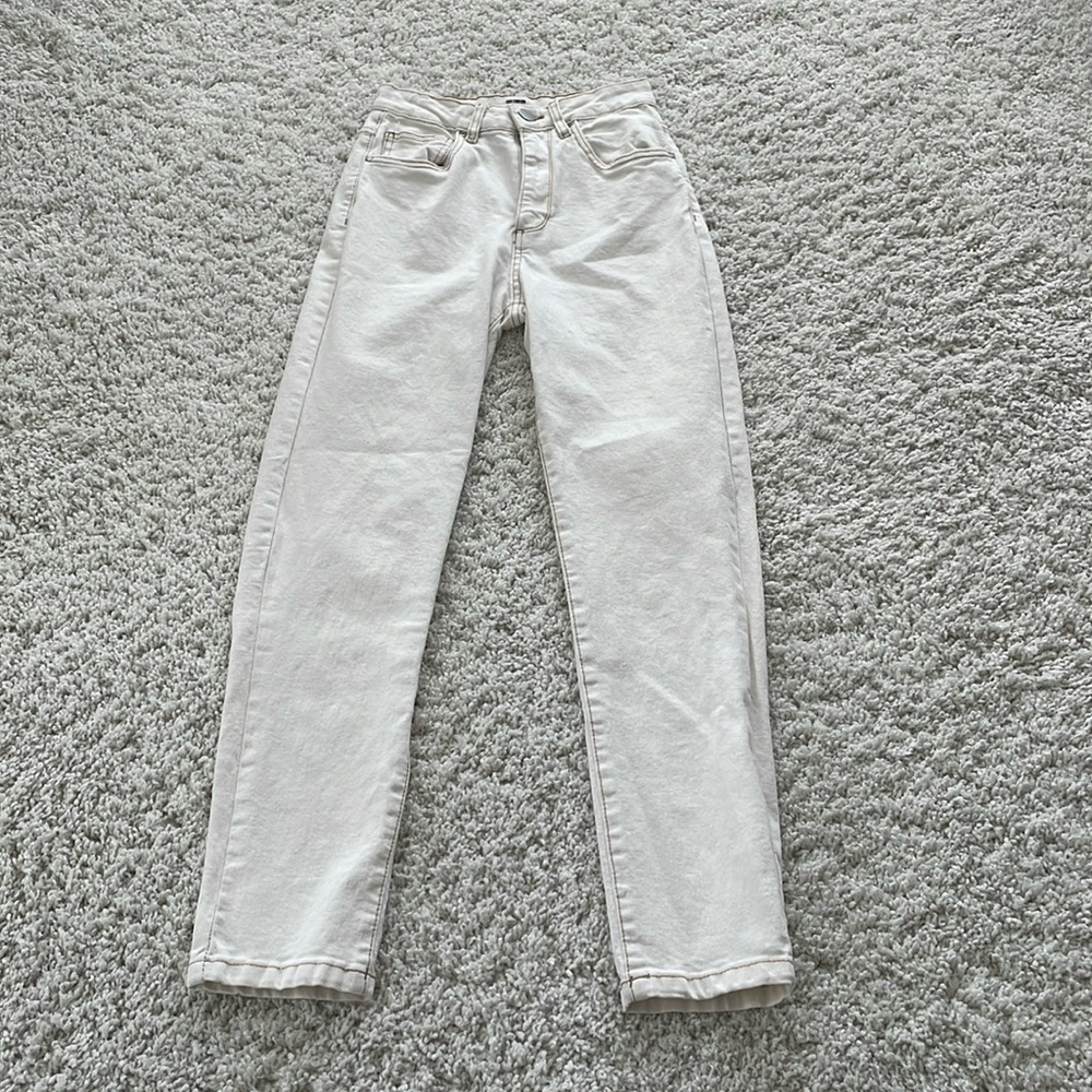 Cotton On Stretch Mom Jean. Cream size 4 jeans with tan stitching. New